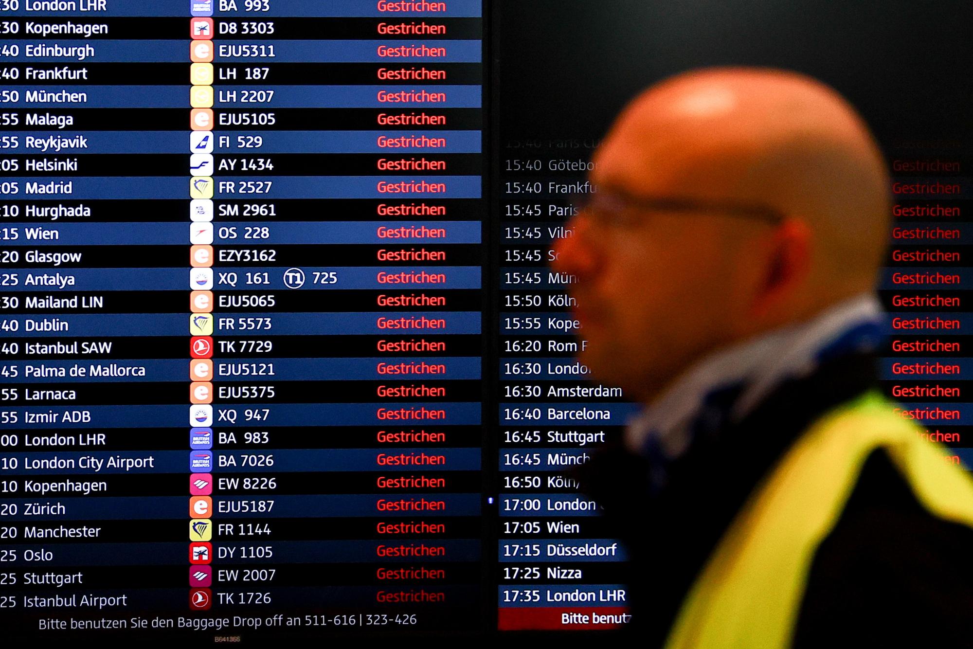 Стотици полети в Европа са отменени заради стачка на френските авиодиспечери