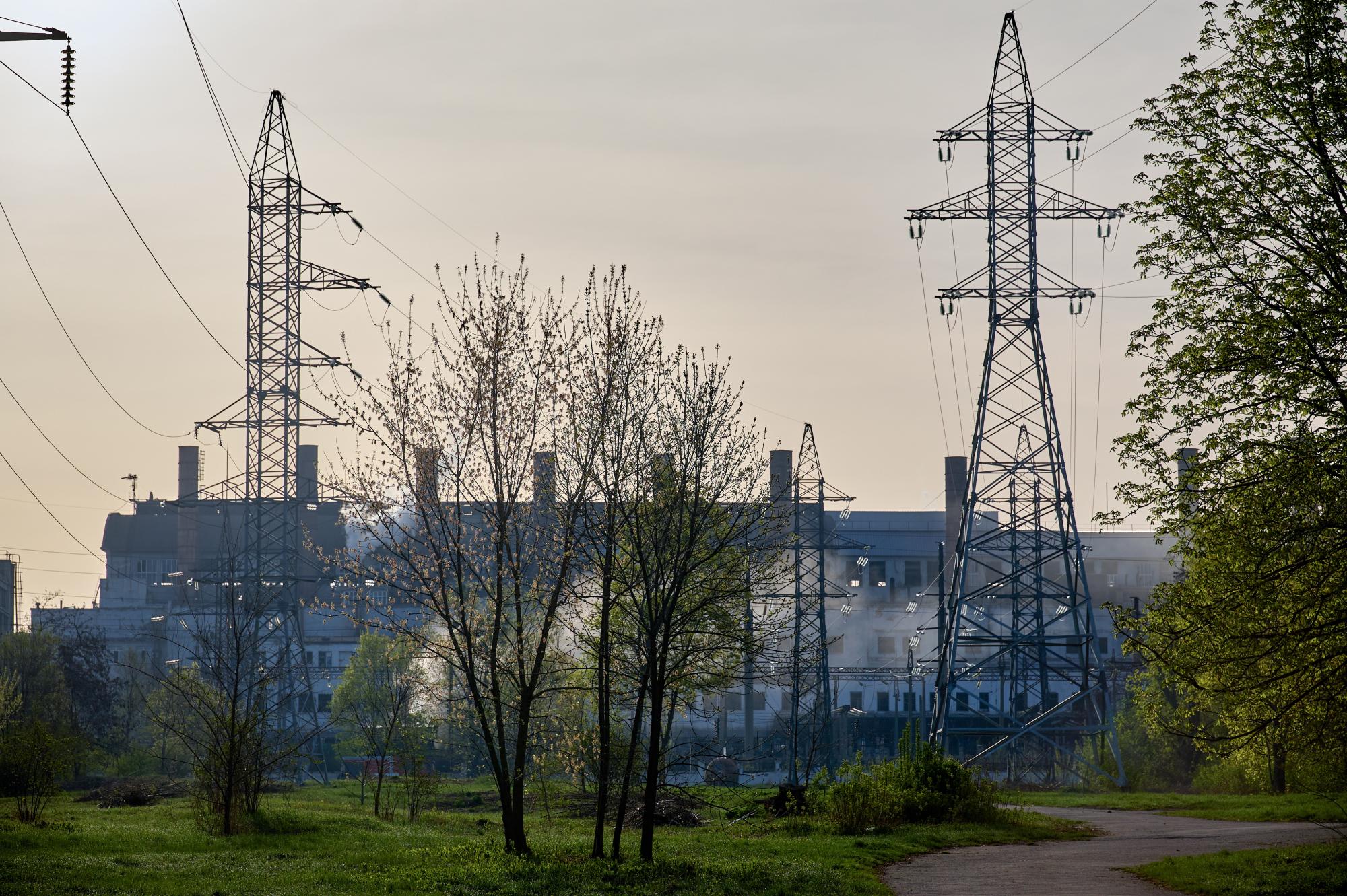 Русия унищожи най-голямата ТЕЦ в Киевска област и остави 200 000 без ток в Харков