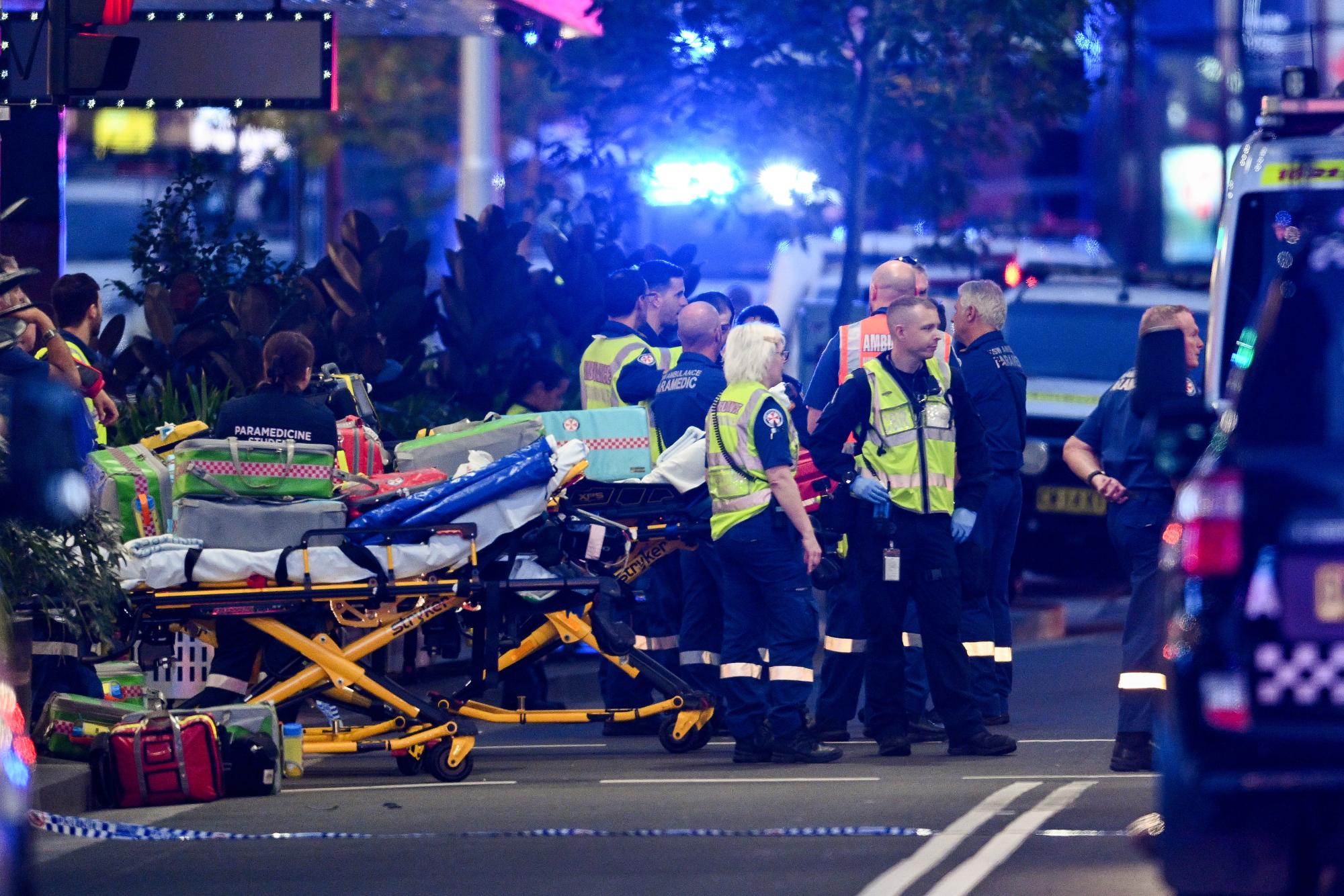 Нападателят в Сидни намушкал майка и бебето й. Жертвите вече са шест