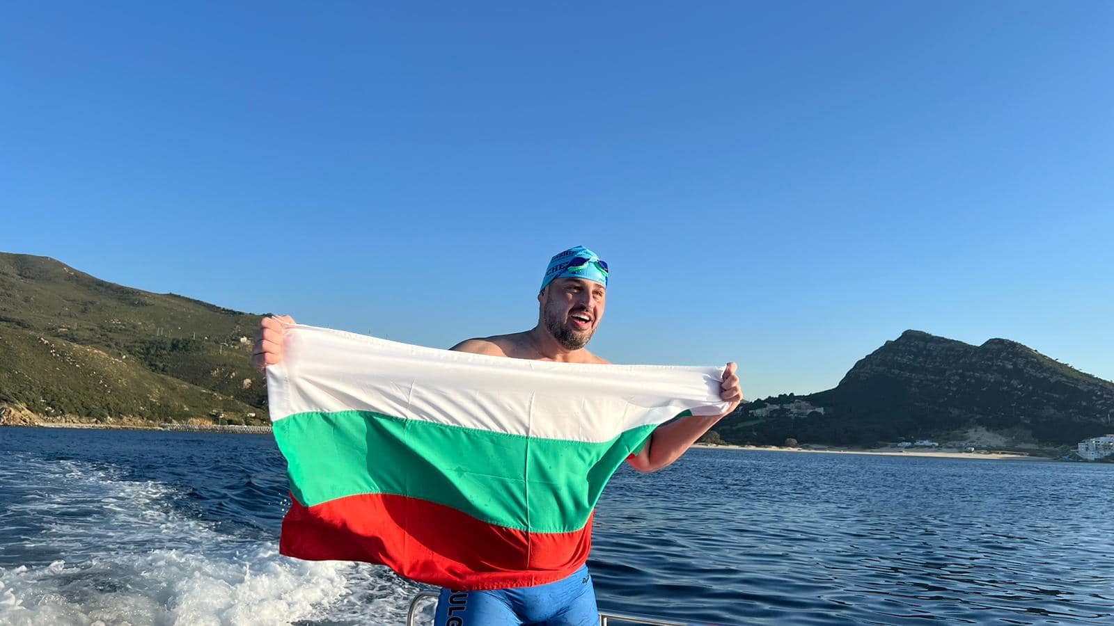 Не с неопрен, а с бански: Петър Стойчев преплува и Гибралтар и е първият българин с три маратона от Oceans seven