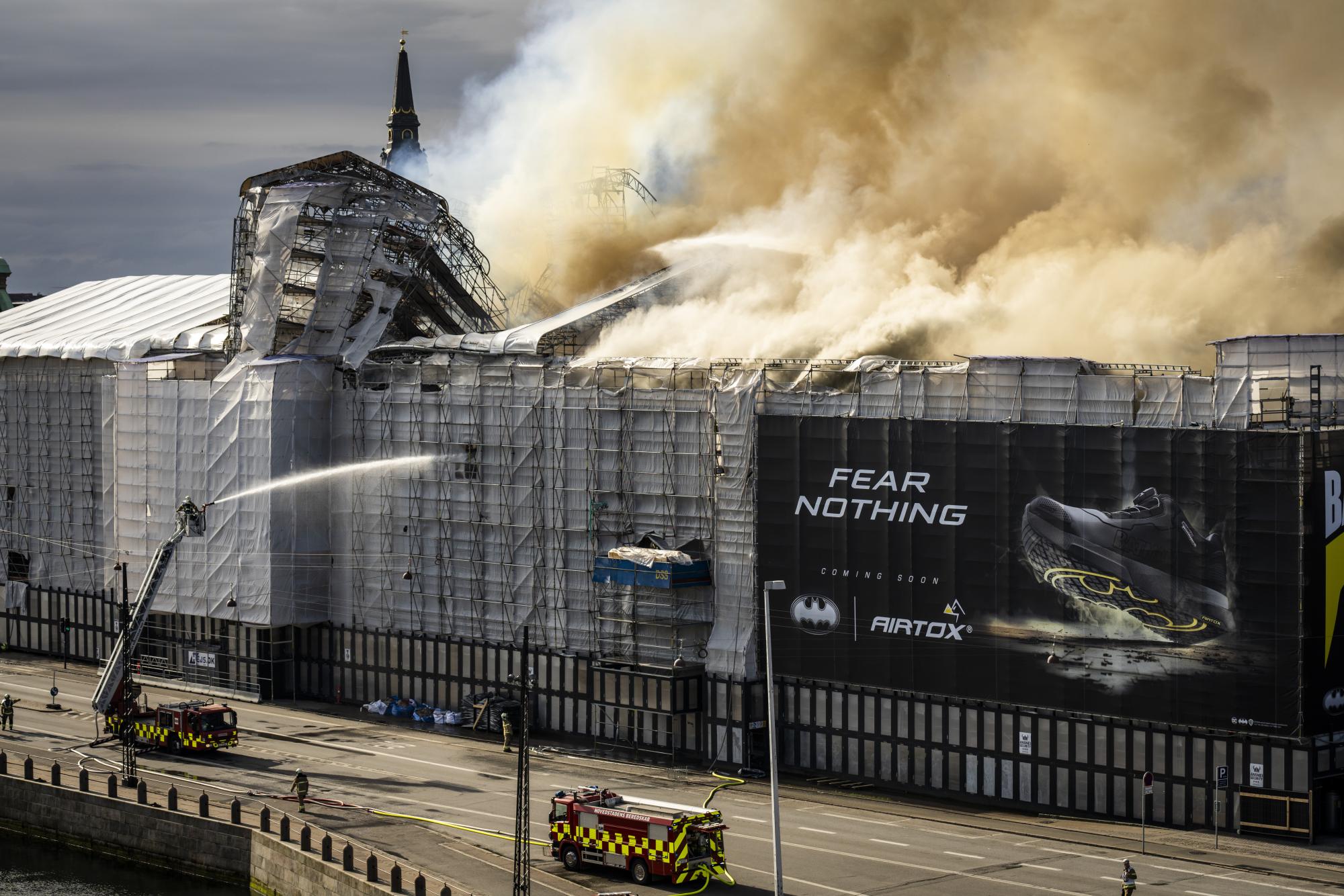 Пожар порази една от историческите забележителности на Копенхаген