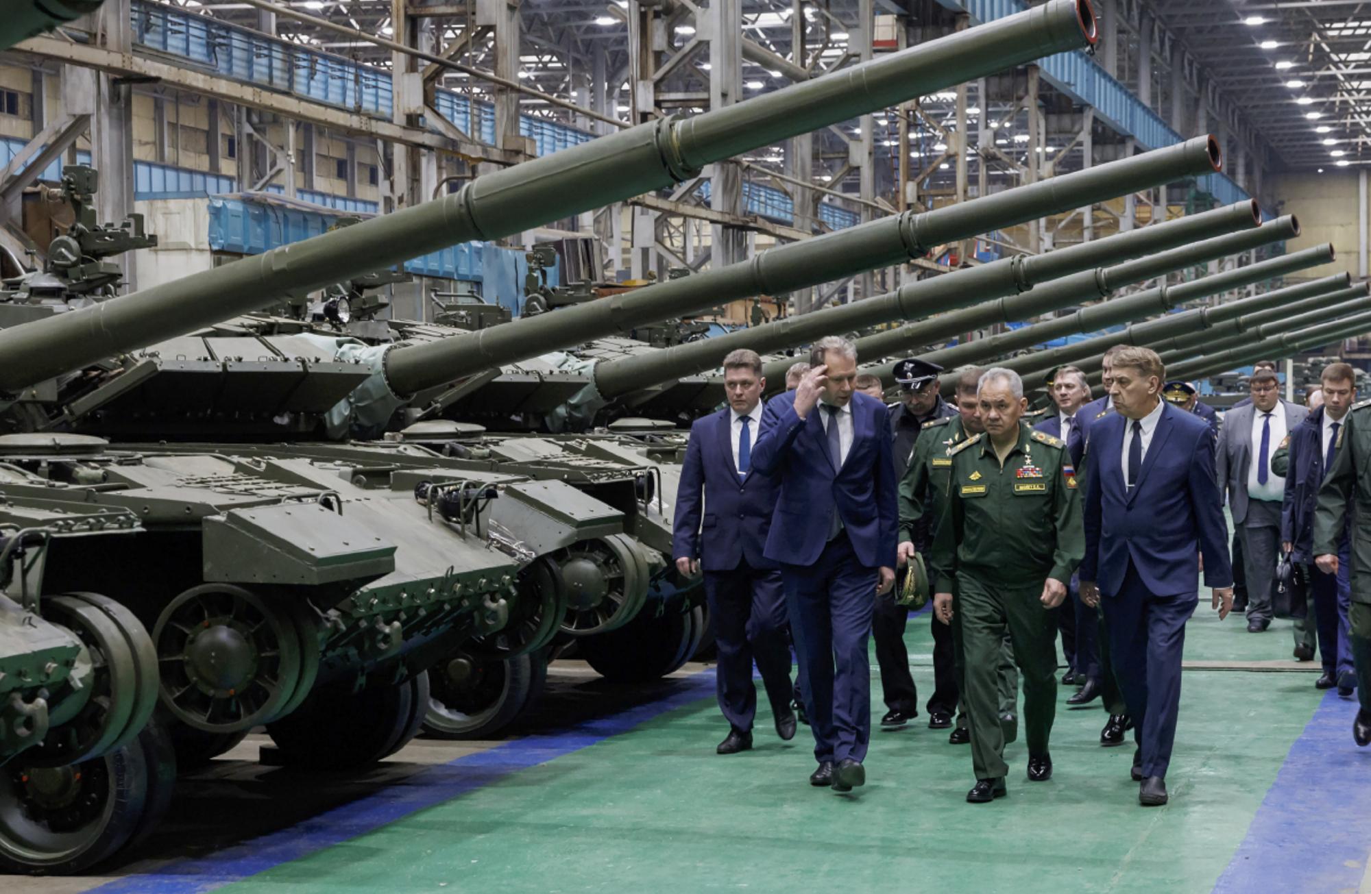 Шойгу: Русия ще засили ударите по складове със западни оръжия