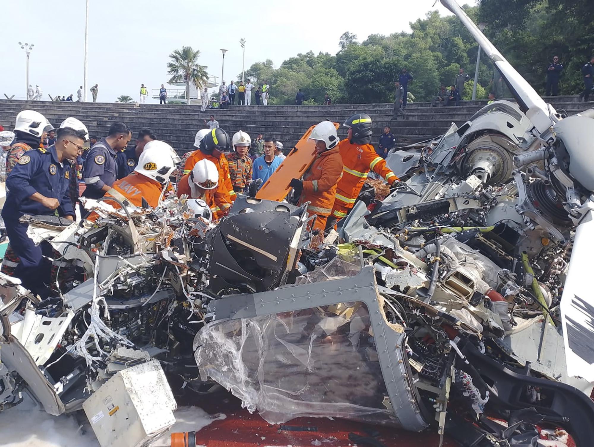 Катастрофа на хеликоптери във въздуха, 10 души загинаха (ВИДЕО)