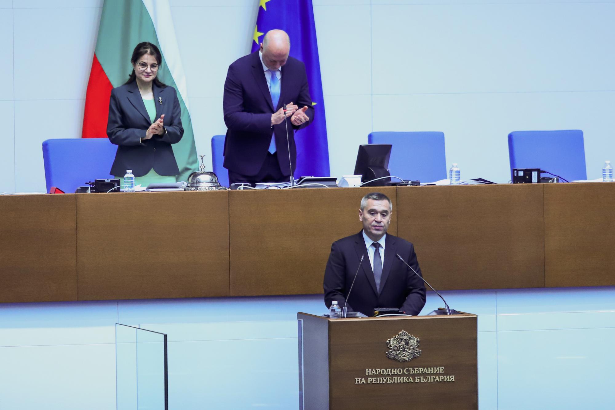 "За мен беше чест": Отстраниха Росен Желязков като председател на НС