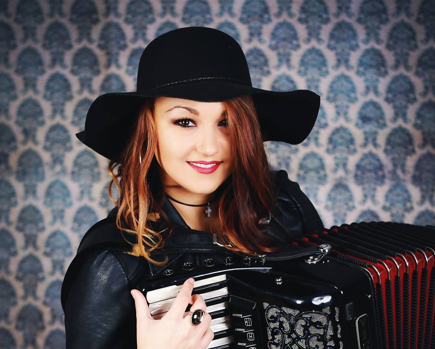 Вероника Тодорова: Най-добрата акордеонистка в света за 2014-а, която вместо Германия избра Дебнево