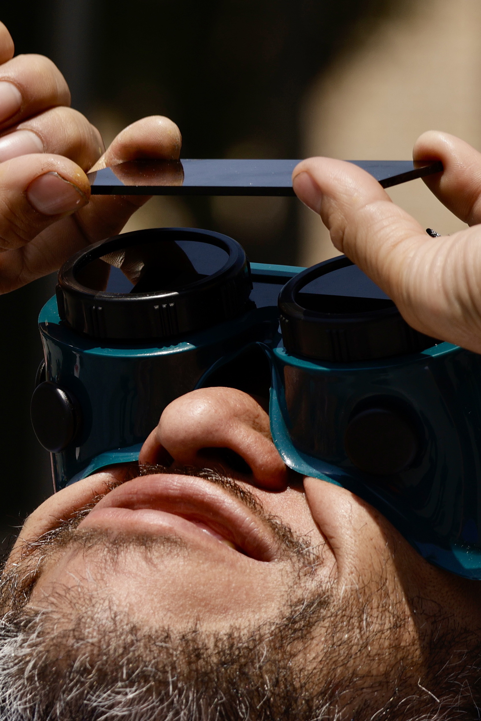 Десетки хора имат очни проблеми, наблюдавали затъмнението с невъоръжено око