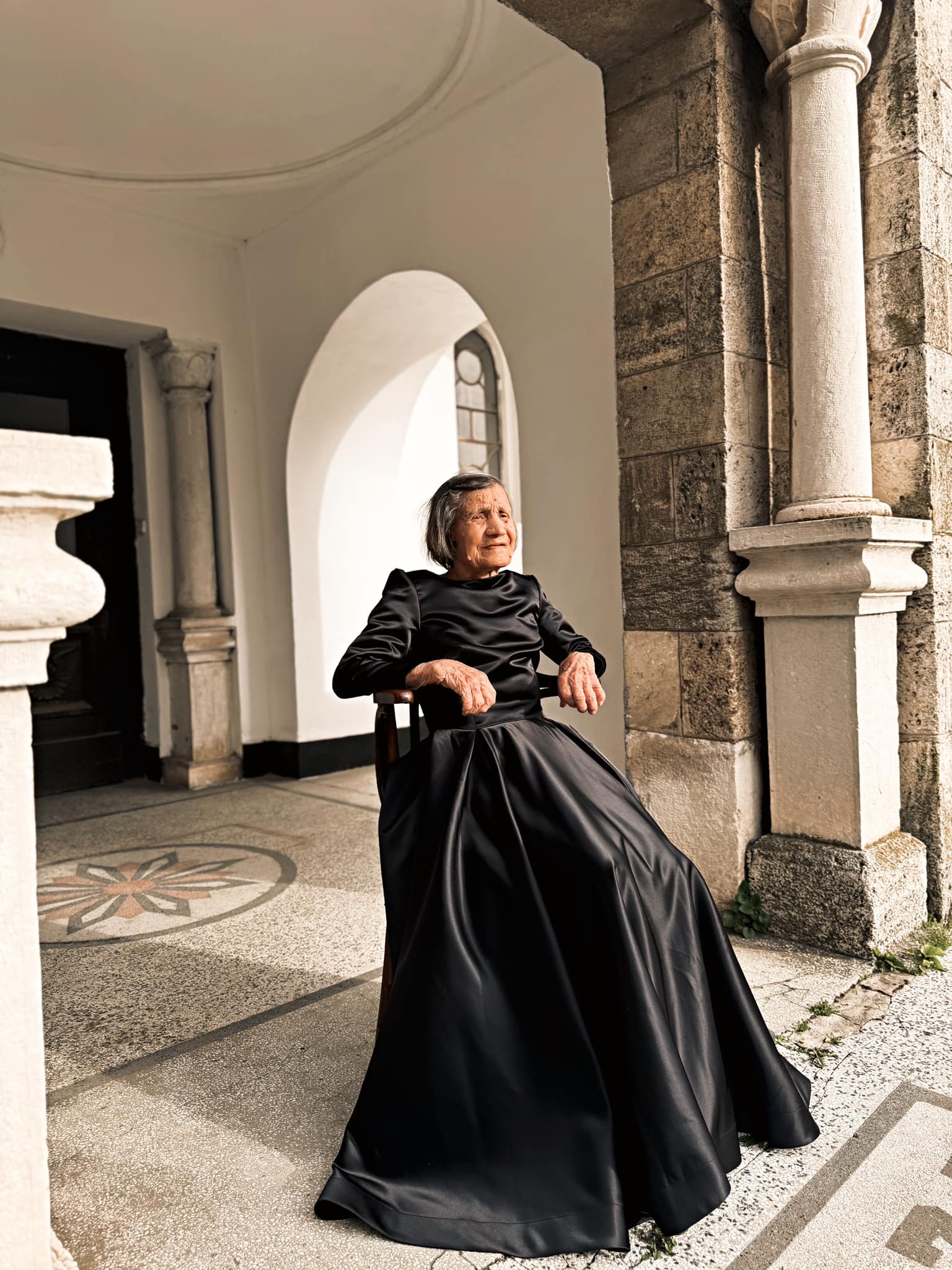 Дизайнерката Десислава Тошева уши уникална рокля на 101-годишната си прабаба