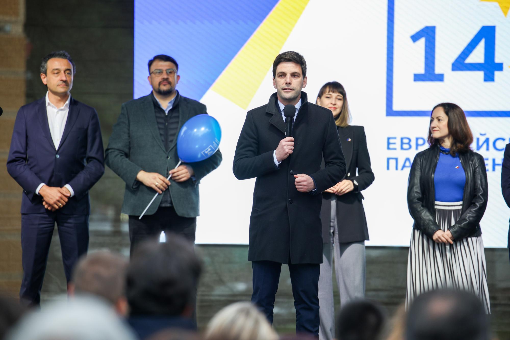 "Продължаваме промяната - Демократична България" стартират кампанията си (НА ЖИВО)