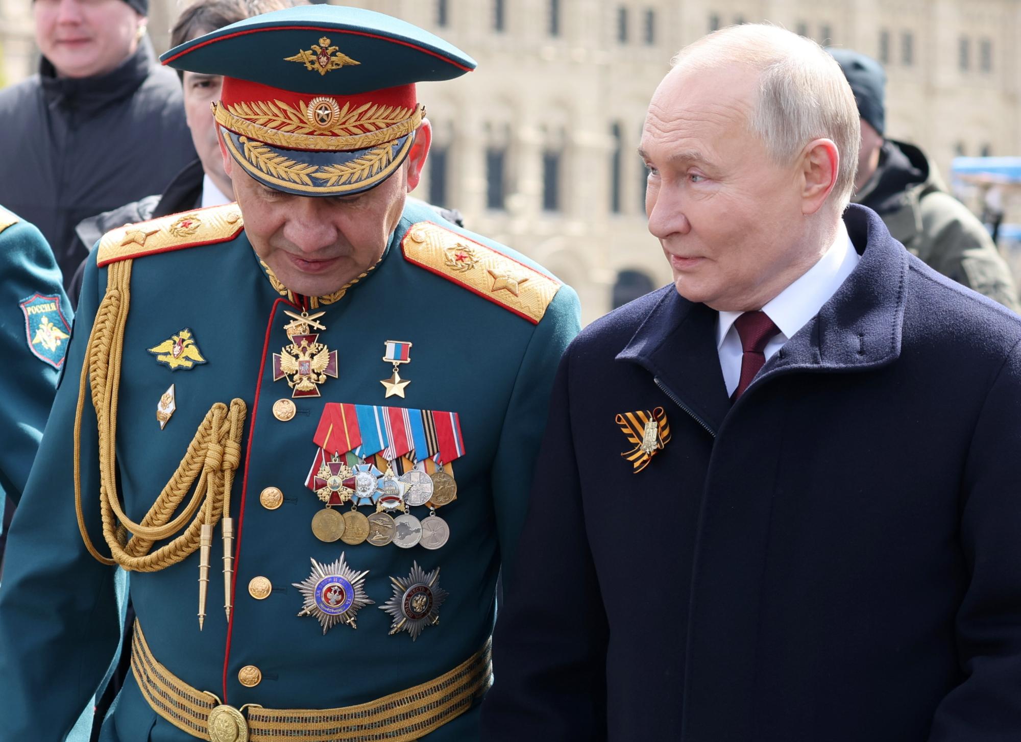 Защо Путин смени Шойгу с човек, който не е служил в армията?