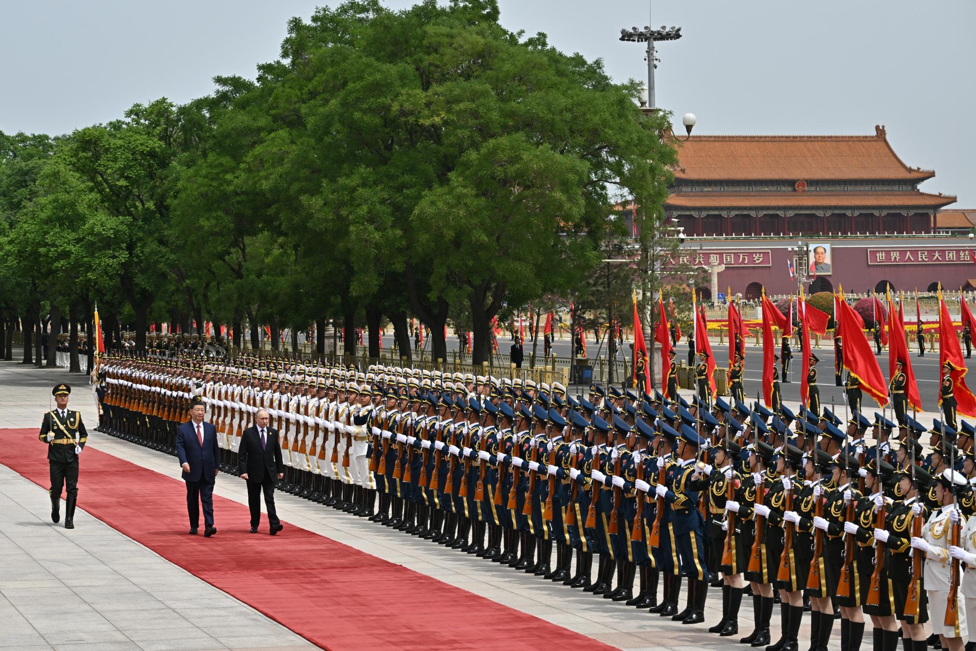 Путин на визита в Китай. Цзинпин го посрещна с червен килим
