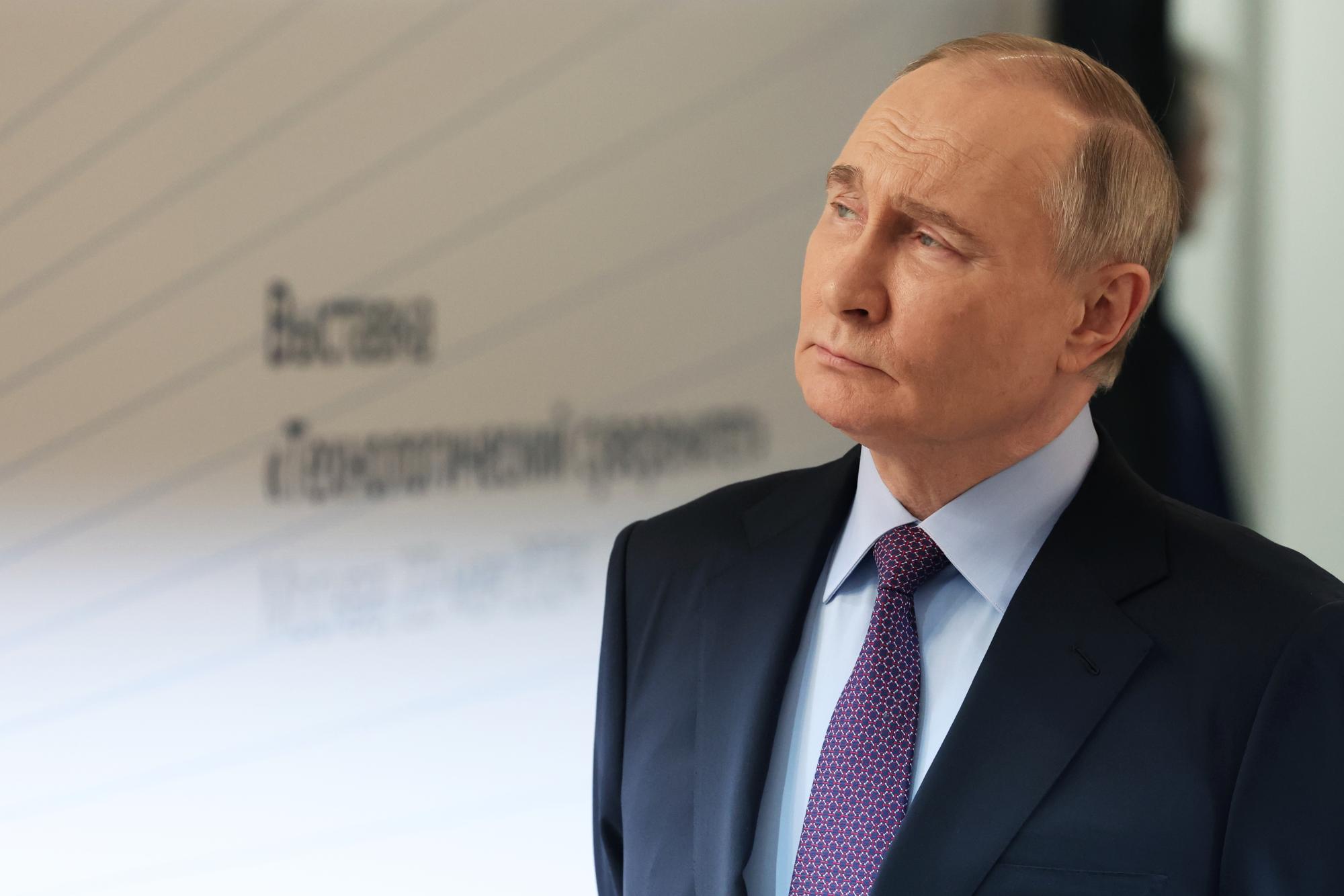 Какво ще направи Русия ако САЩ посегнат на активите й? Путин подписа указ