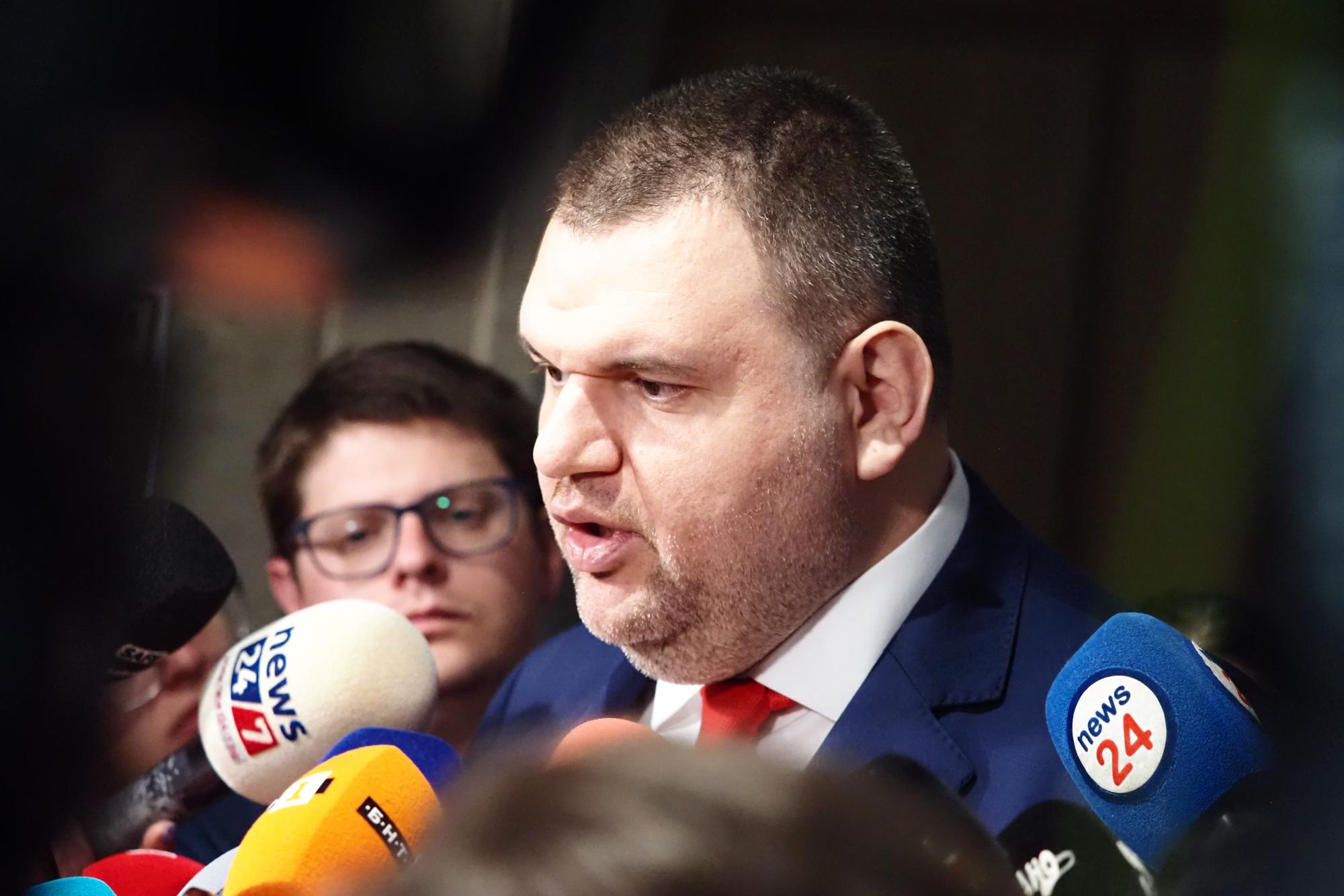 Пеевски отговори на Радев: Наборната служба в България няма да се върне