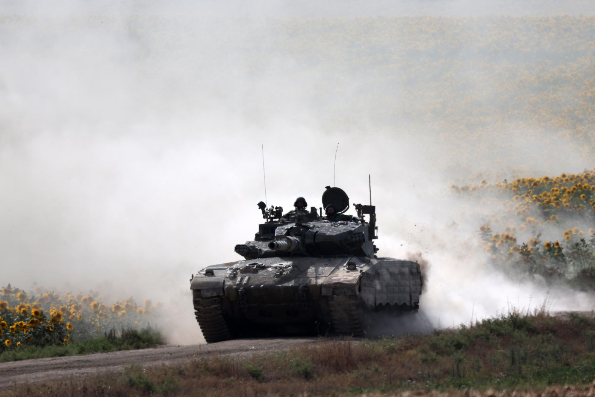 Може ли да има един европейски танк и докога България ще разчита на съветски машини?