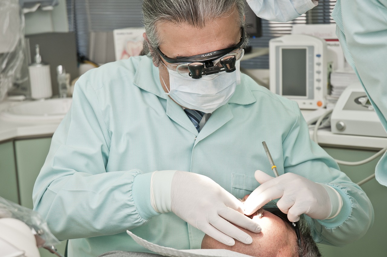 Край на протезите и зъболекарите? Тестват върху хора лекарство за регенериране на зъбите