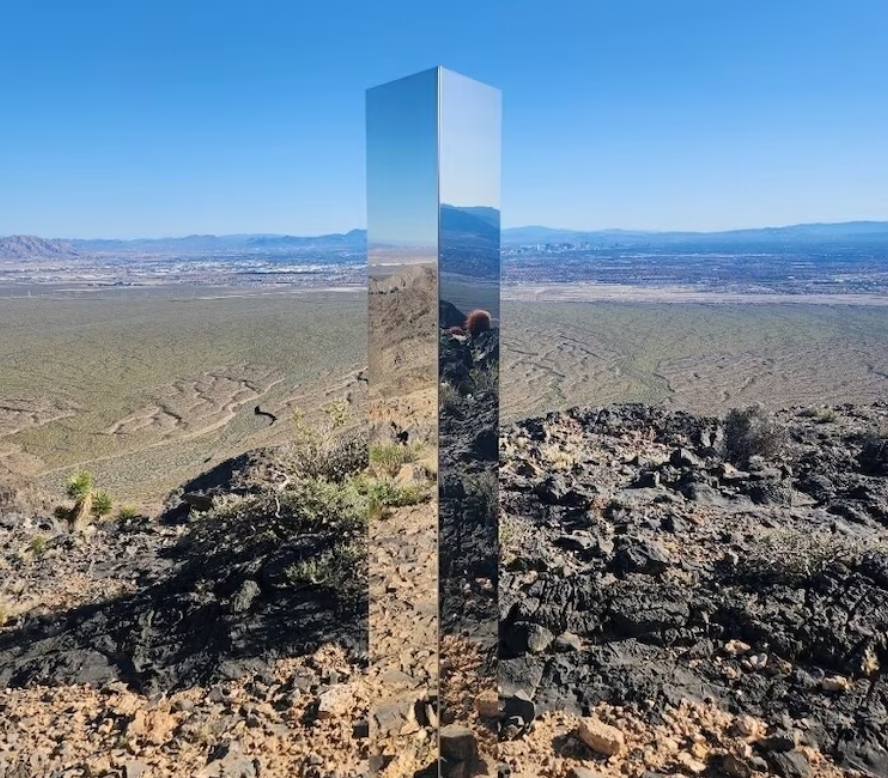 Мистериозна огледална колона се появи в пустинята на Лас Вегас