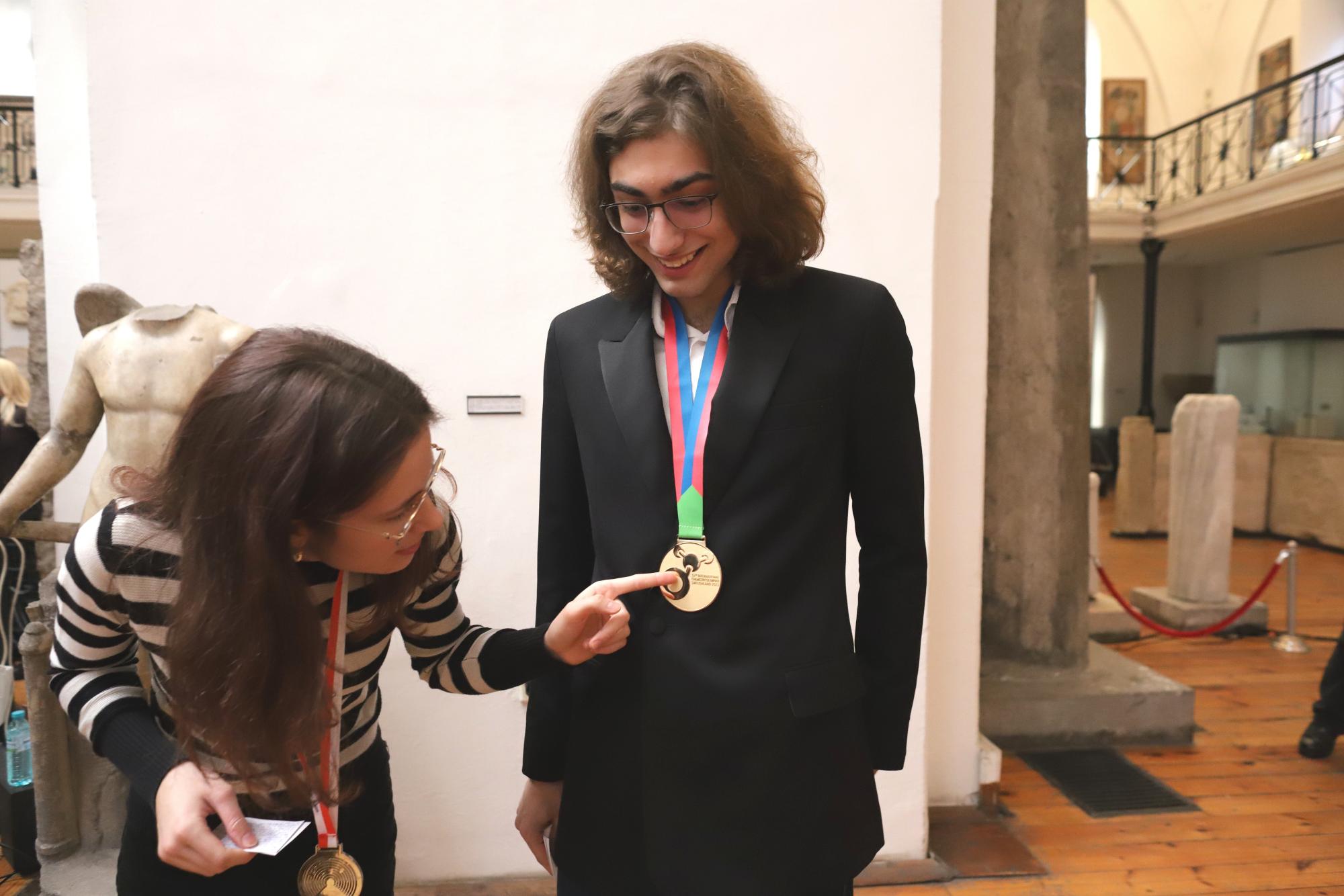 Българин стана единственият ученик в света, спечелил "двойно злато" от олимпиади по химия и биология