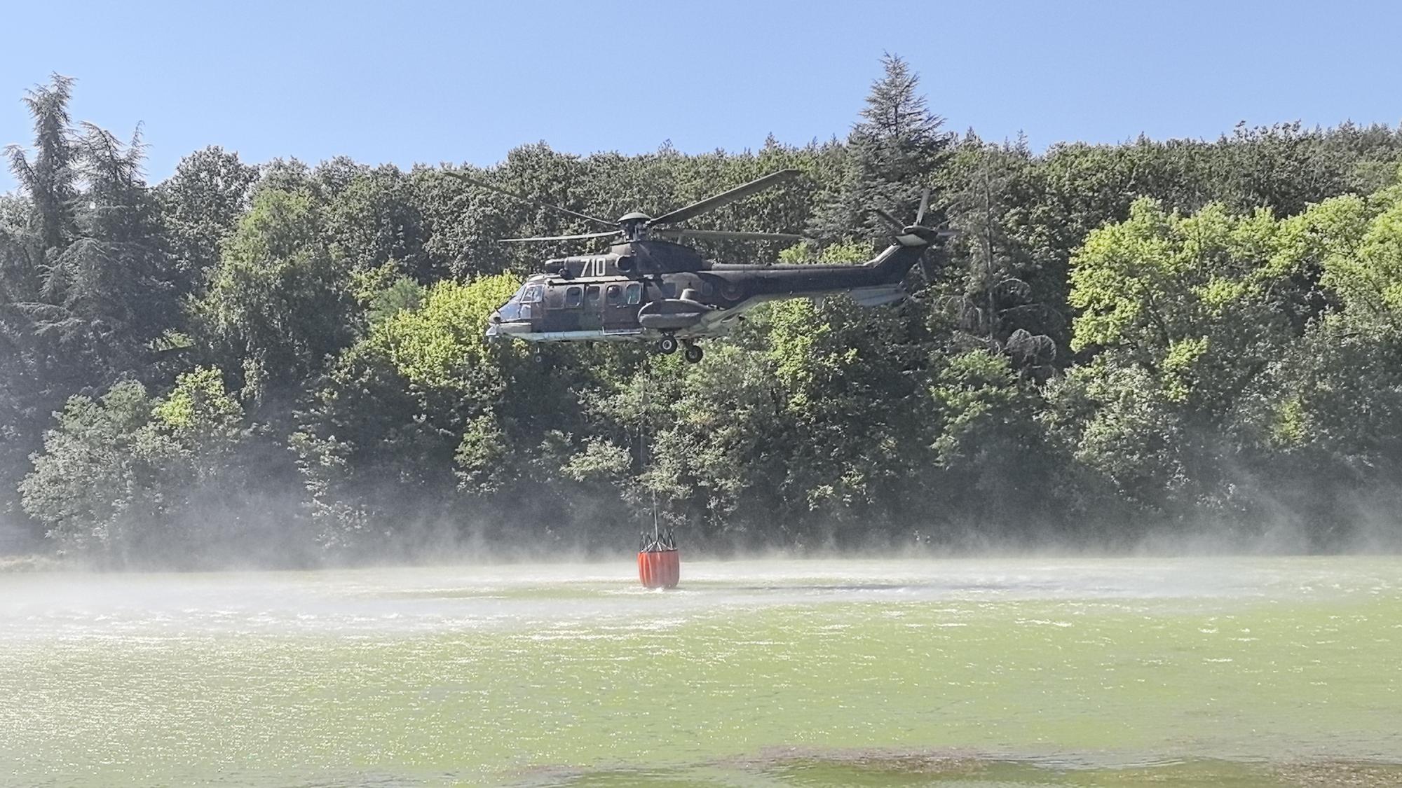 Хеликоптери и армия се включват, за да потушат ужасната стихия край Стара Загора (ВИДЕО)