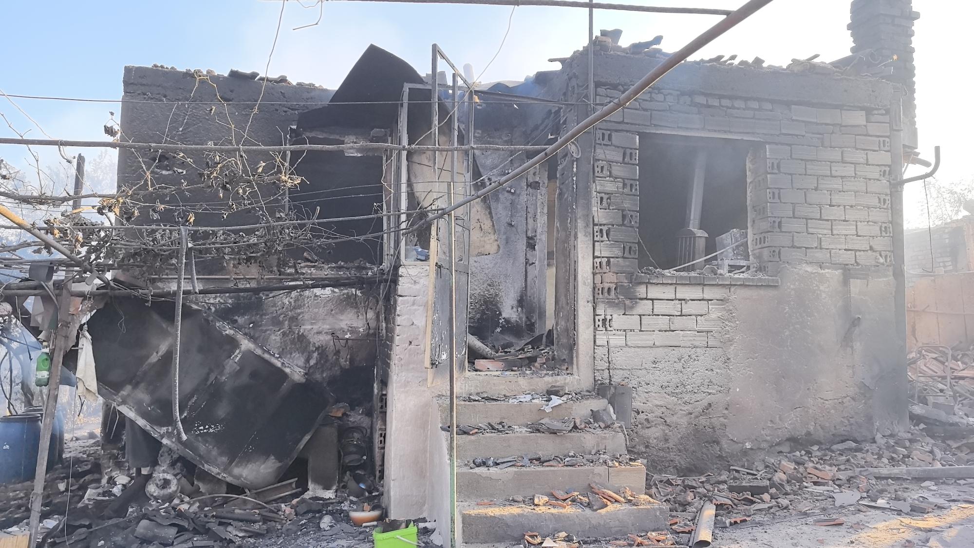 Умишлен пожар в село Димитриево, горят къщи