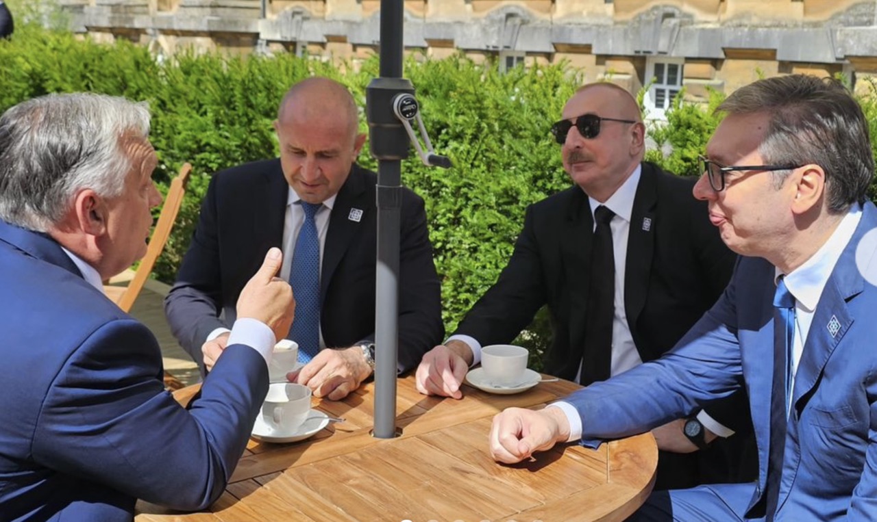 Снимка на деня: Радев пие кафе с други лидери от орбитата на Путин