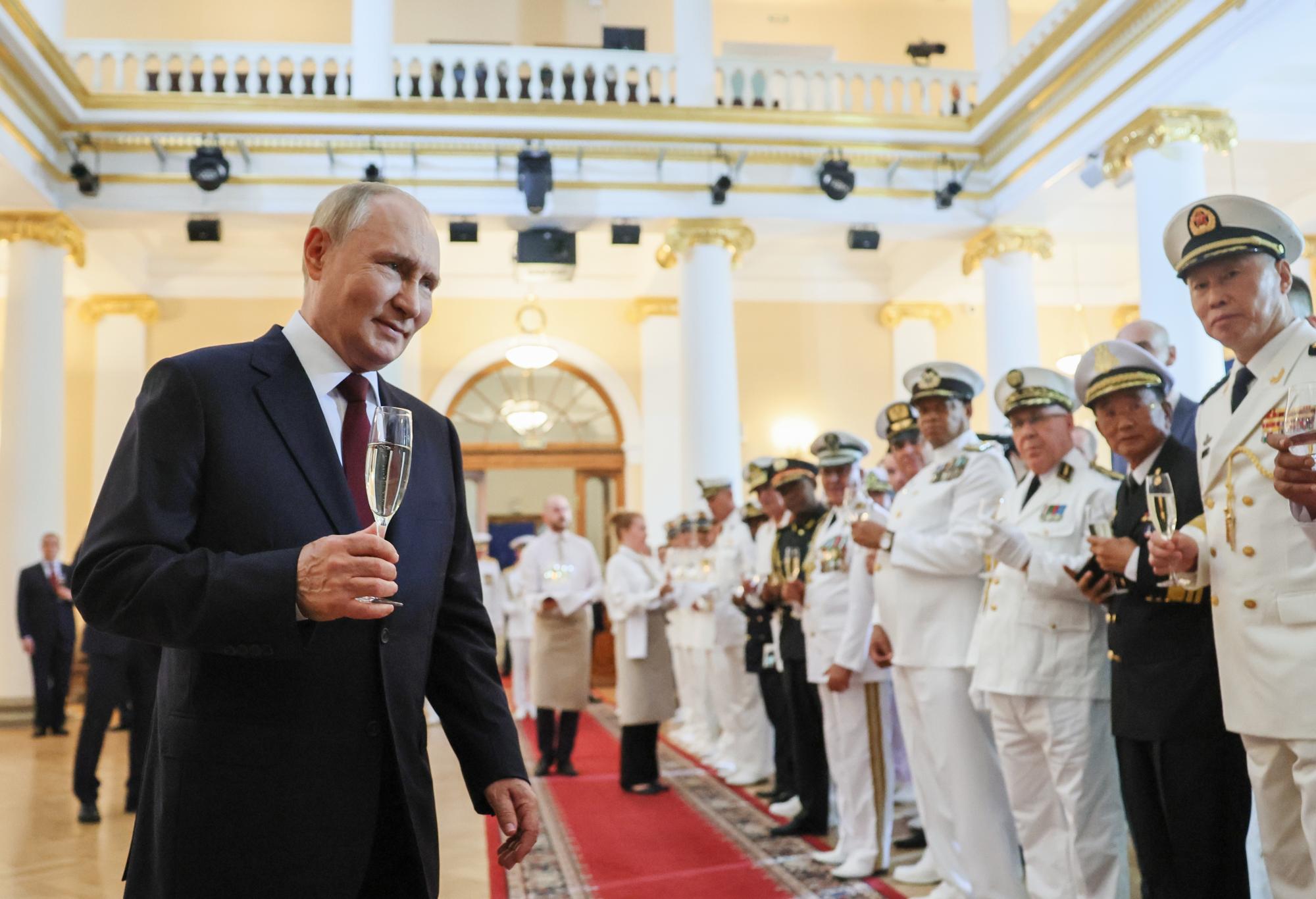 Путин ще плаща повече от двойно на доброволците, които да се бият срещу Украйна