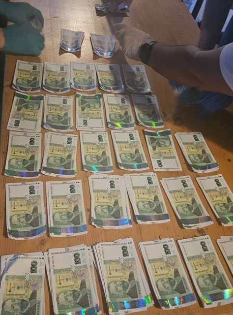 Разбиха печатница за фалшиви пари в село Добрина