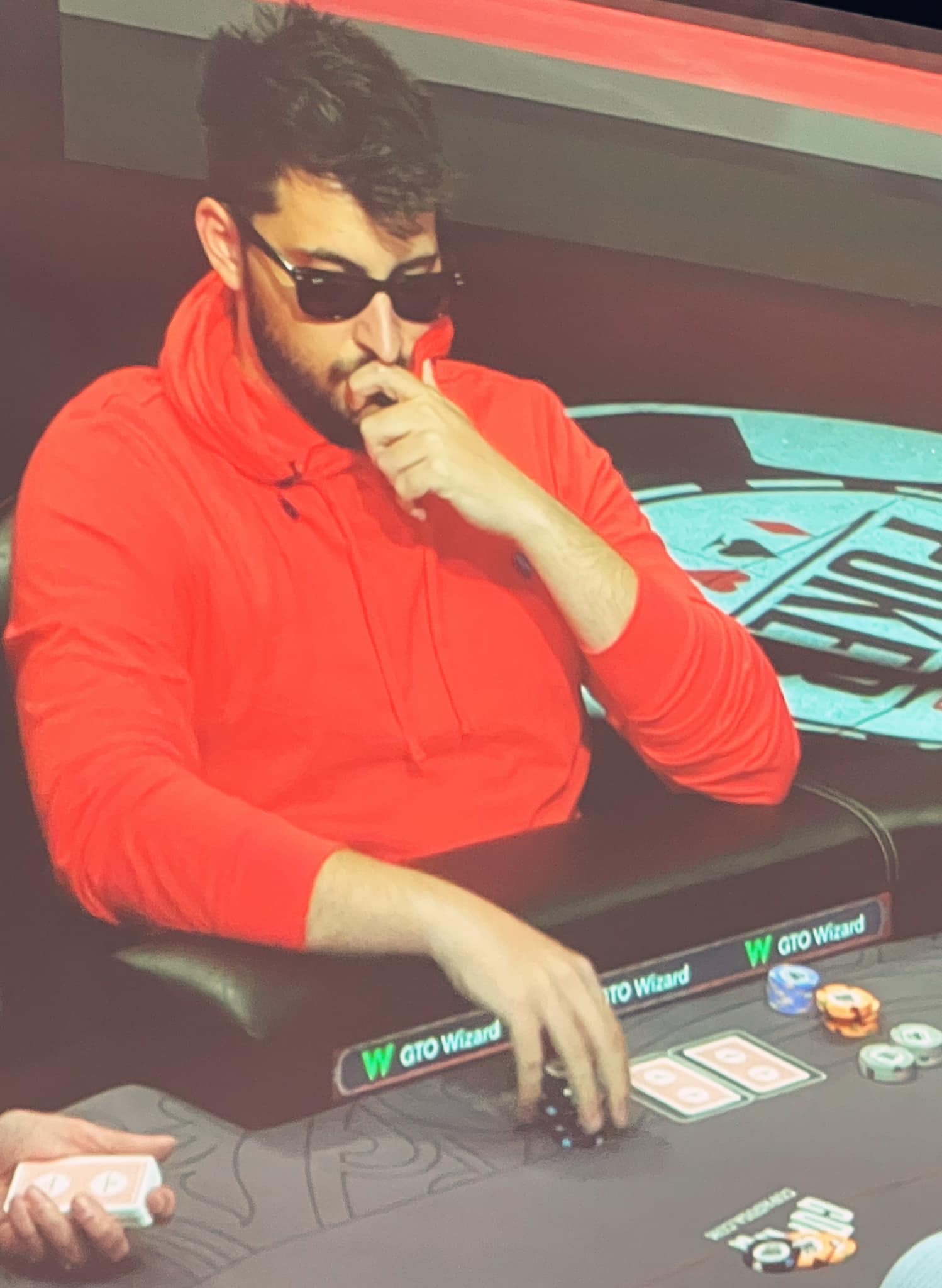 Българин спечели $2,5 млн. в най-престижния турнир по покер във Вегас (СНИМКИ)