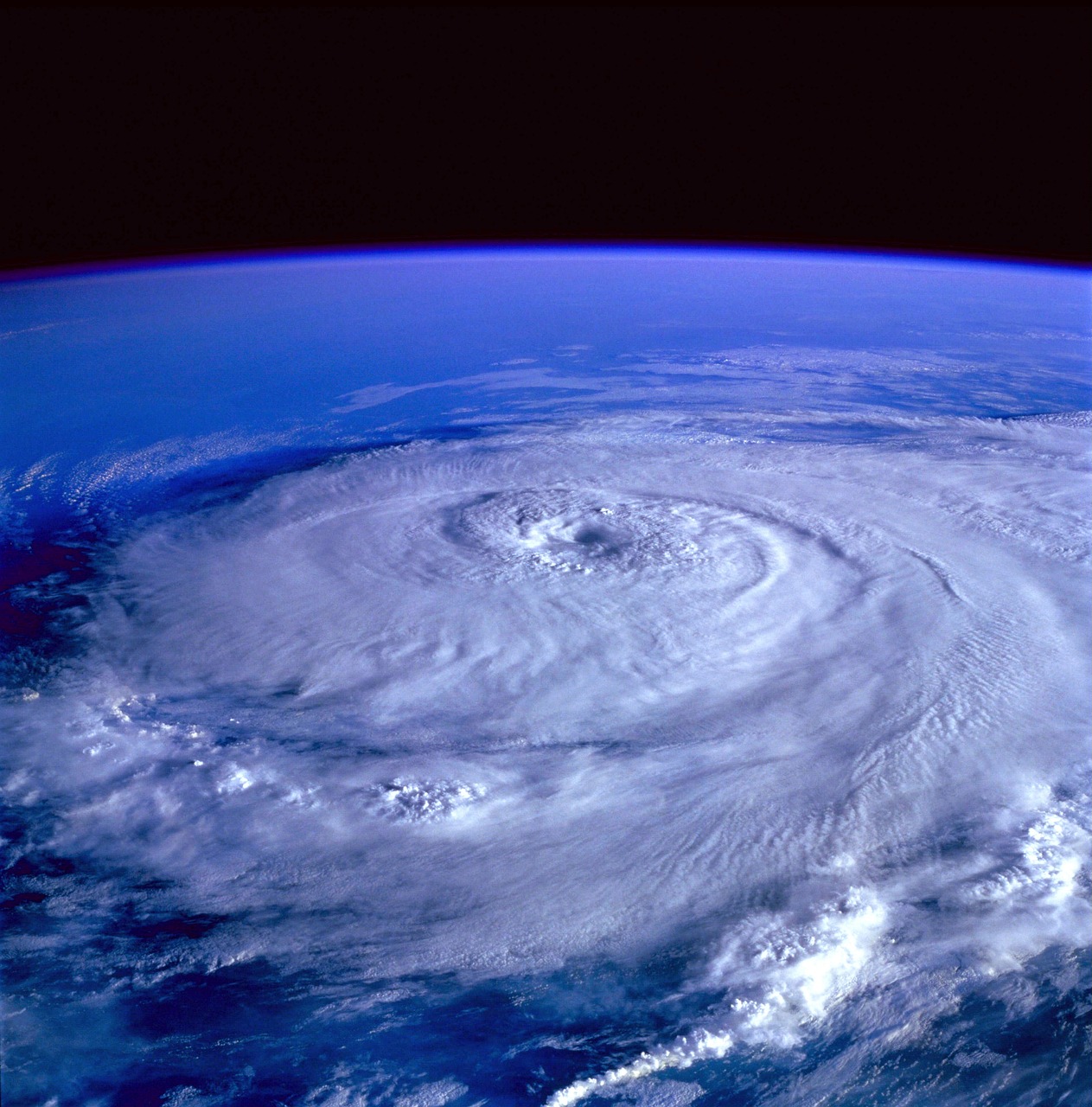 Ураганът Берил се засили до "потенциално катастрофалната" категория 5