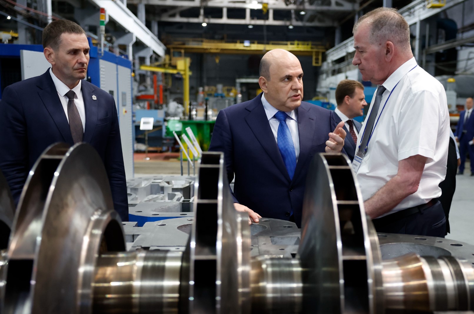 Руският премиер Мишустин на посещение в предприятие