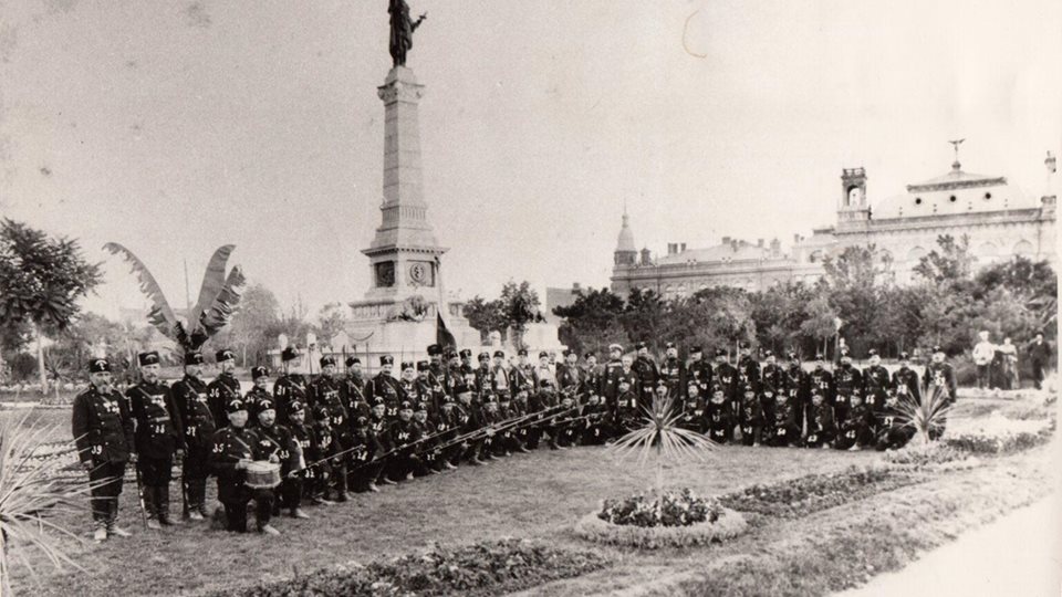 Паметникът на свободата, построен от братята. Сн.: БНР/Архив