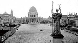 Статуята „The Republic“ е единствената оцеляла и досега на мястото, където се е провело търговското изложение