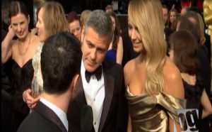 Джордж Клуни разговоря с Ясен Дараков минути преди да влезе в залата за церемонията