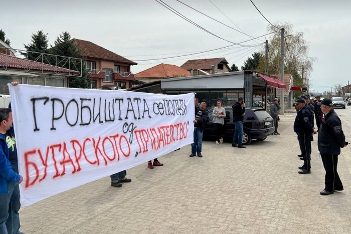 Българи срещу македонци
